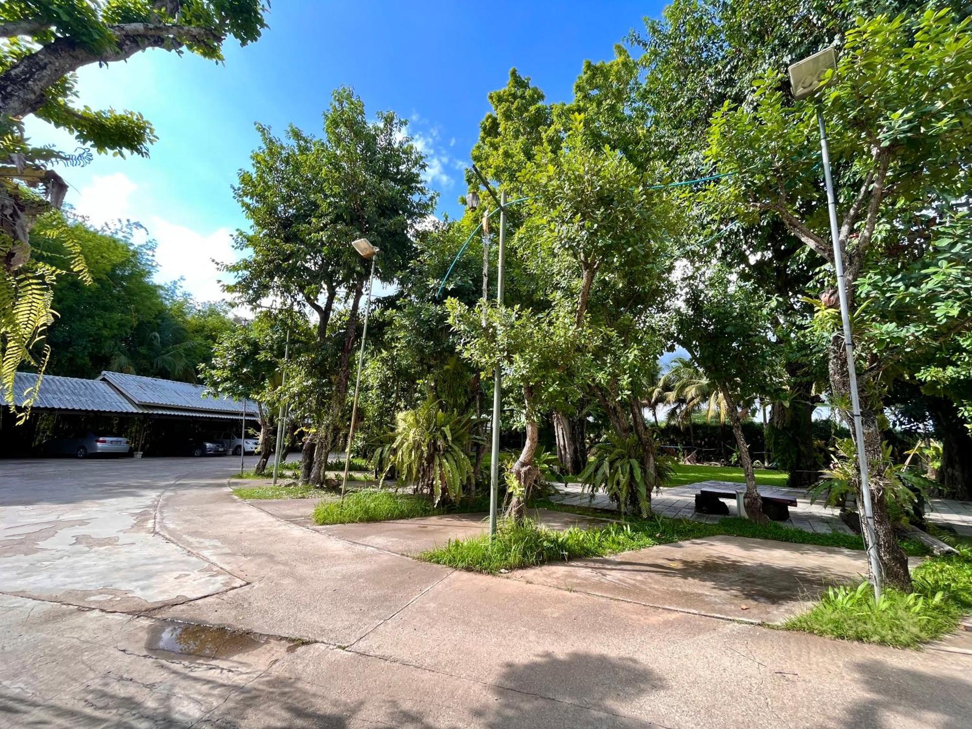 Rommai Greenpark Lampang Exterior foto